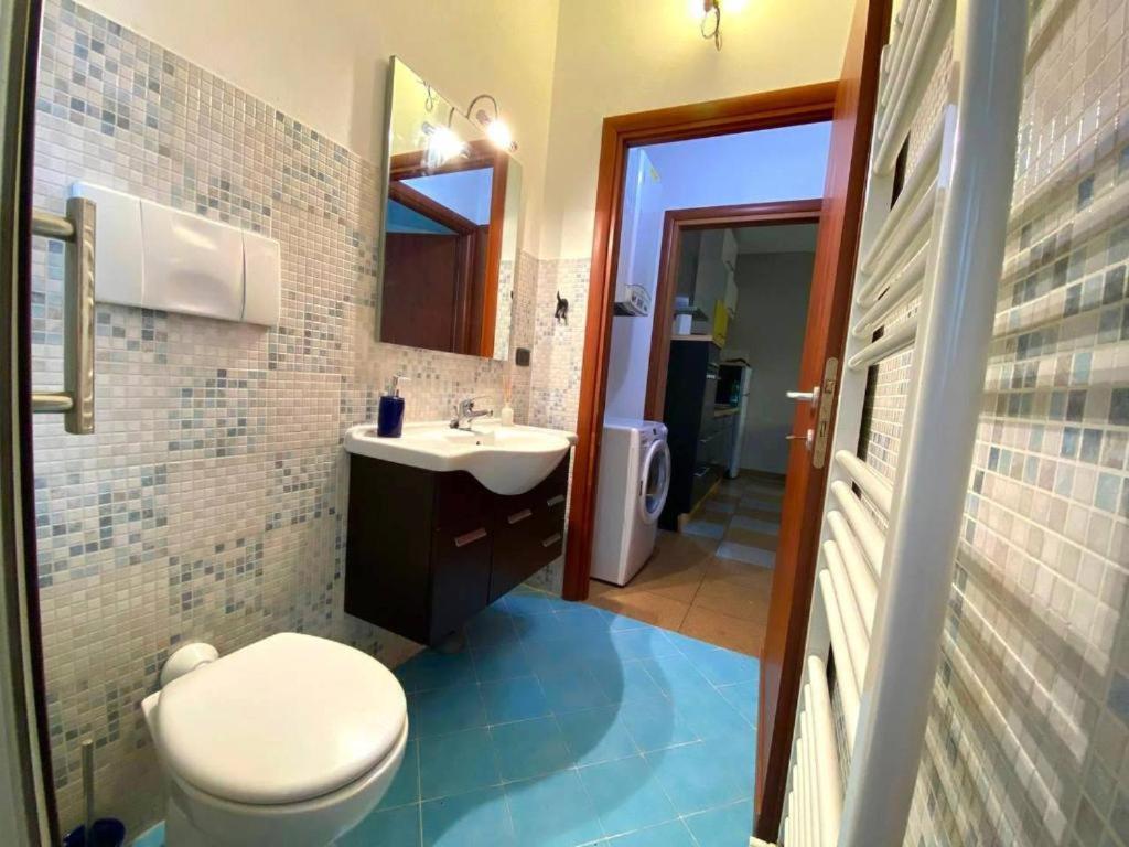 Apartment Conte Rosso House Con Terrazza In Coorte Tranquilla A Due Passi Da Stazione E Metropolitana Lambrate Mailand