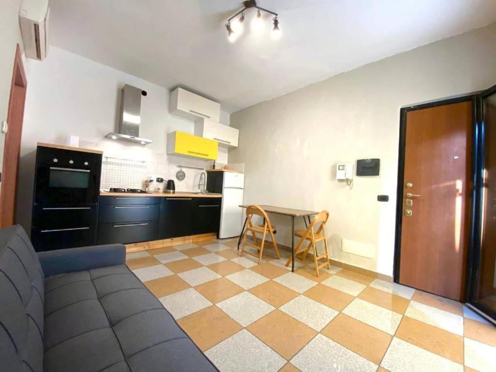 Apartment Conte Rosso House Con Terrazza In Coorte Tranquilla A Due Passi Da Stazione E Metropolitana Lambrate