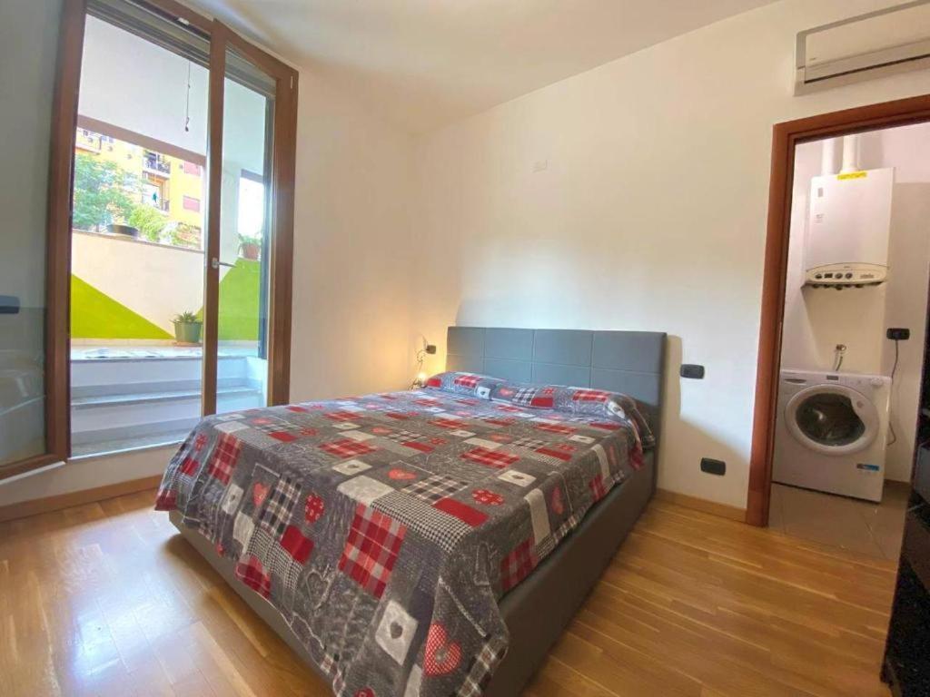 Conte Rosso House Con Terrazza In Coorte Tranquilla A Due Passi Da Stazione E Metropolitana Lambrate Apartment