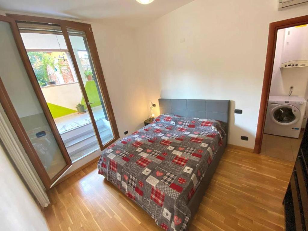 Apartment Conte Rosso House Con Terrazza In Coorte Tranquilla A Due Passi Da Stazione E Metropolitana Lambrate *