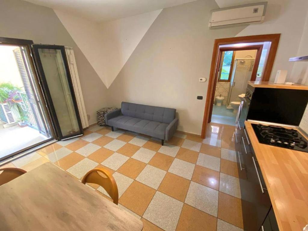 Conte Rosso House Con Terrazza In Coorte Tranquilla A Due Passi Da Stazione E Metropolitana Lambrate